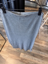 Prime stickad kjol grå