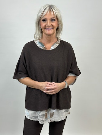 Nessa ponchotröja mörkbrun
