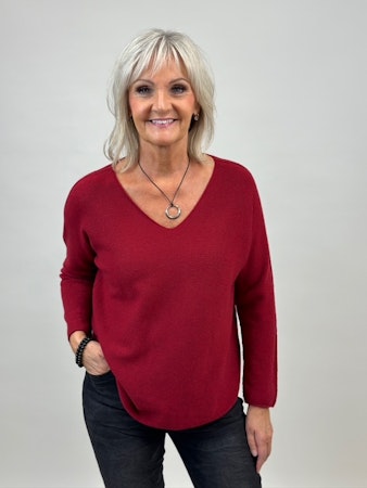 Hella v-neck vinröd