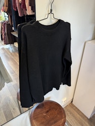 Malou o-neck stickad svart