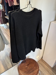 Malou o-neck stickad svart