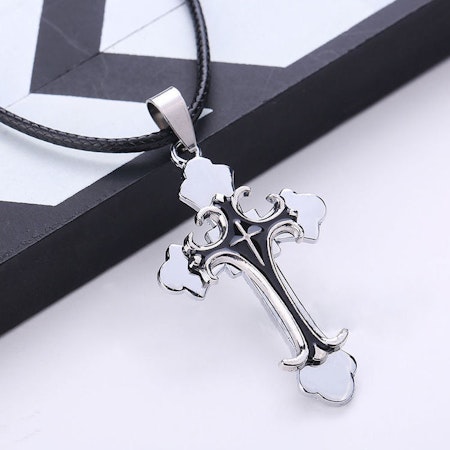 Kors i silver och svart.Rostfritt stål med halskedja.ca 5.7 cm * 3.4 cm, ca 42 cm