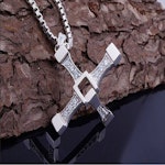 Kors i silver. Rostfritt stål med halskedja.Kors stl:5.0cm*3.7 cm Längd:ca 50 cm