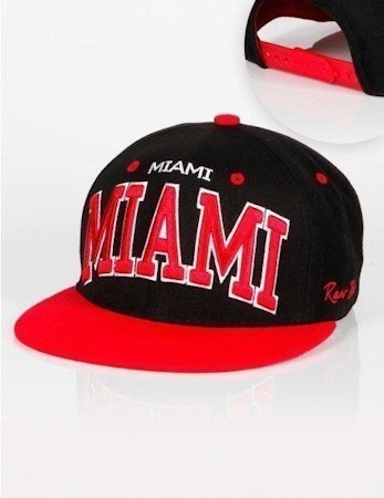 RB Miami Snapback - Svart Röd - Coola Färger. Broderad text.Tjejer & Killar