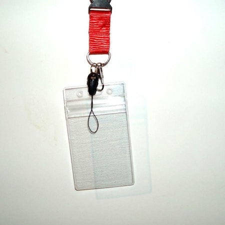 Rött nyckelband med karbinhake + Pvc Lodrätt.Passerkort, ID