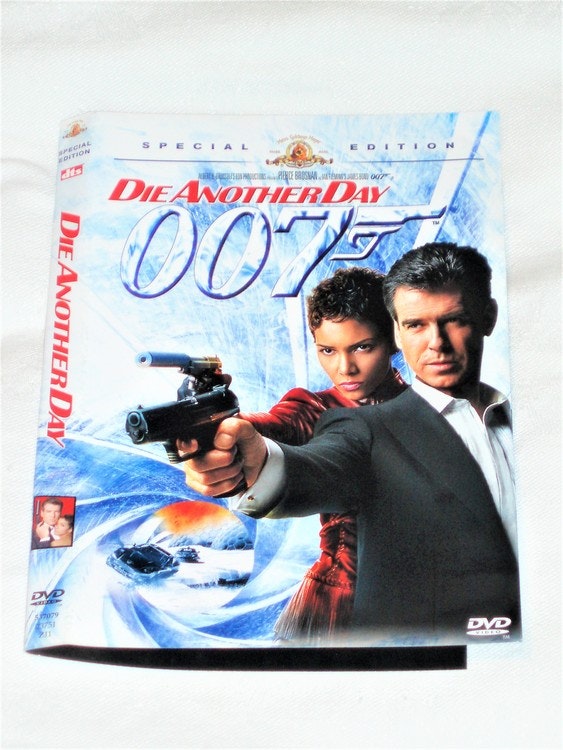 DVD Die Another Day skiva och omslag svensk text,normalt begagnat skick.