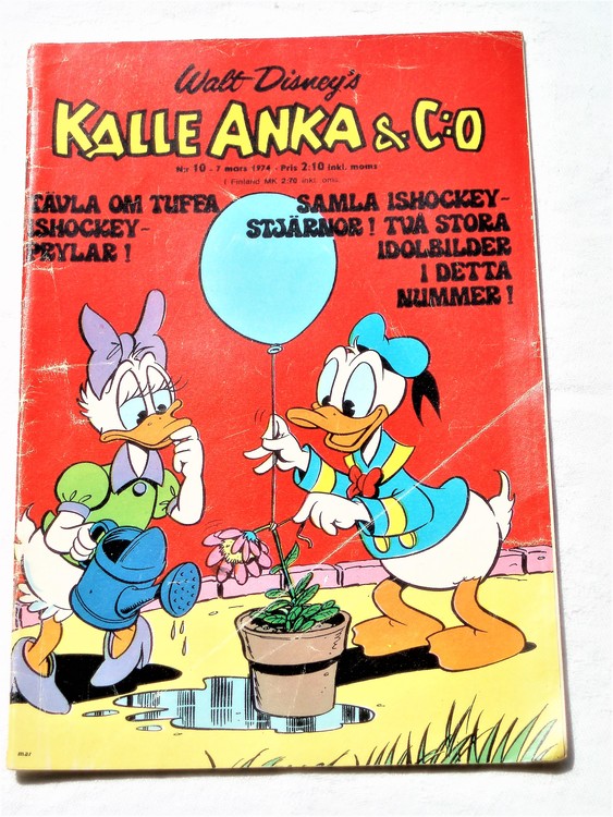 Kalle Anka&Co nr10 1974 bra skick,adressetikett baksida rygg mer sliten.