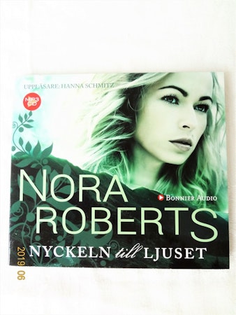Nora Roberts"Nyckeln till Ljuset"2015,Mycket bra skick.