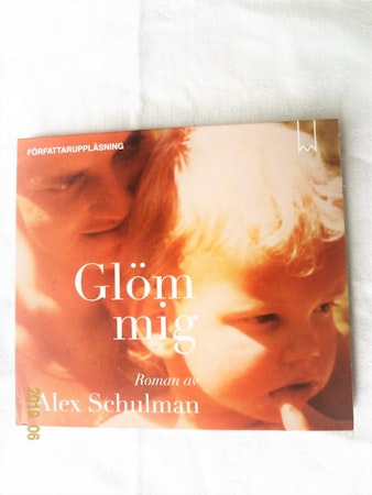 Alex Schulman"Glöm Mig"mycket bra skick begagnad.