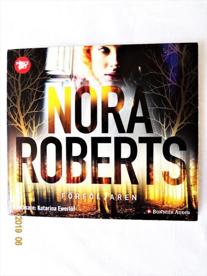 Nora Roberts "Förföljaren" mycket bra skick begagnad.