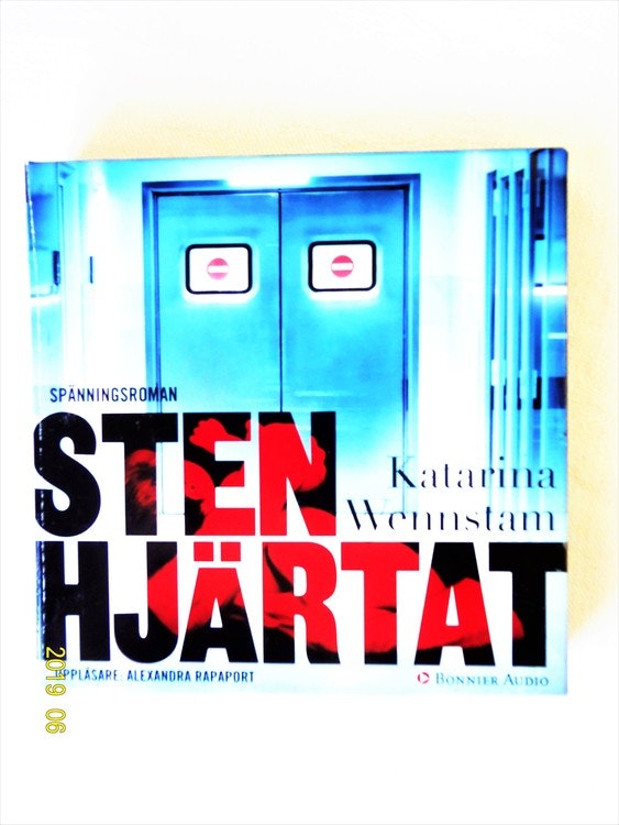 Katarina Wennstam "Stenhjärtat" mycket bra skick begagnad.