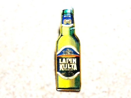 Lapin Kulta Finland. Motiv: Flaska  Mått ca 0.9 x 3.2 cm.