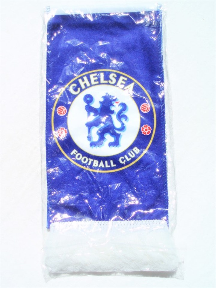 Chelsea halsduk Visa support för The Blues med halsduken.Blå design med CFC:s klubbemblem
