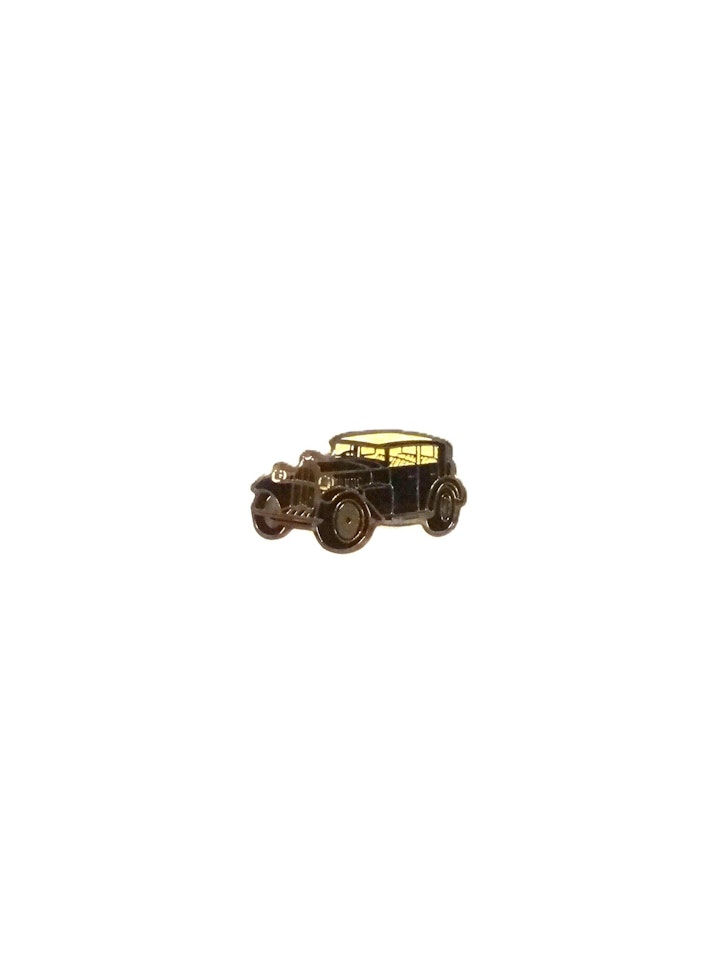 Bil Pin Mått: 2.9 x 1.7 cm.