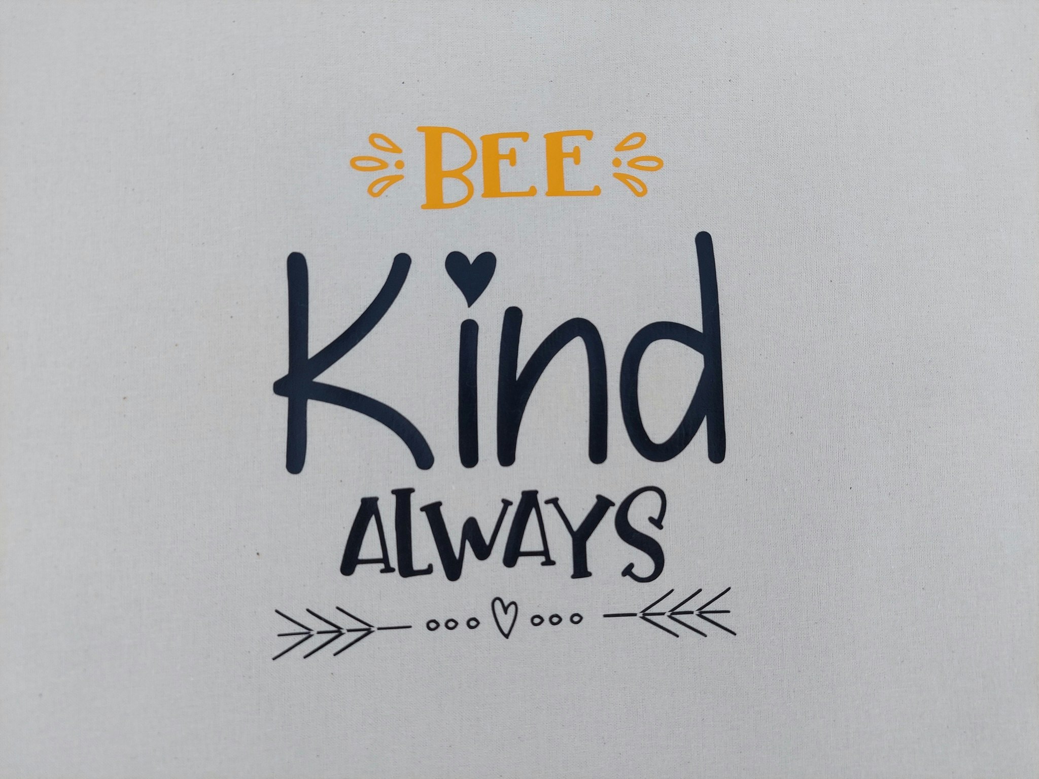 Tygkasse Bee kind always