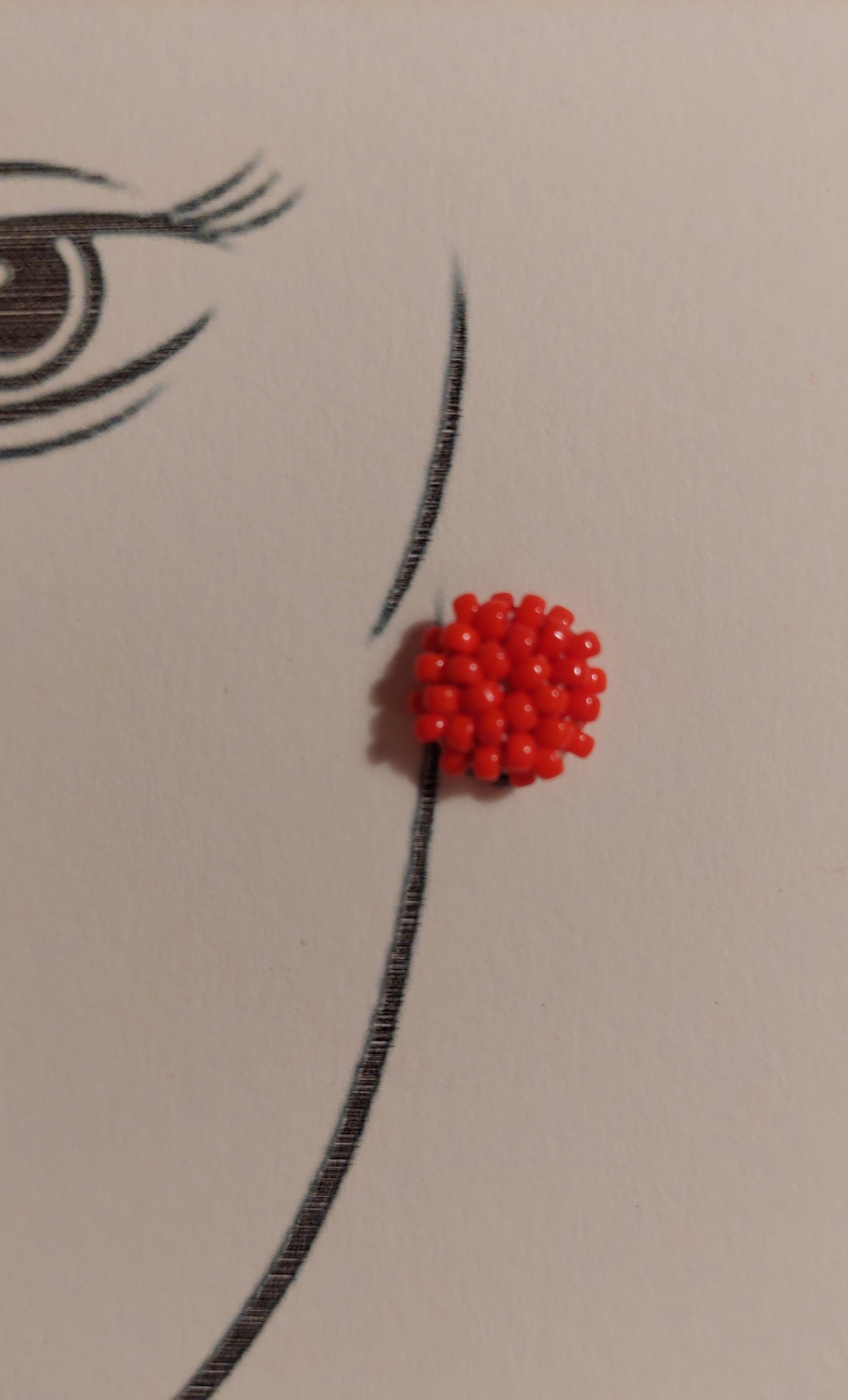 Örhänge liten röd i pärlor