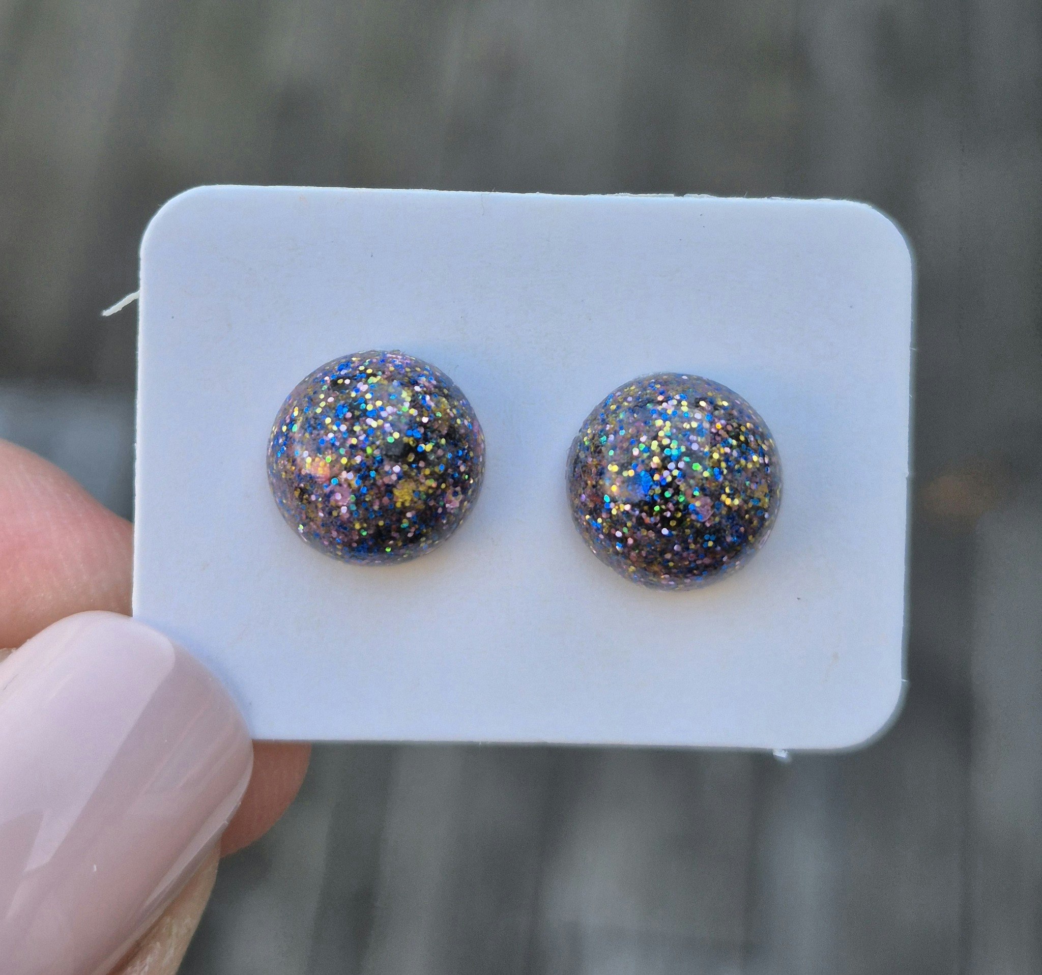 Örhänge Studs glitter grå