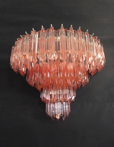 Ett par Murano vägglampor med varje 63 prismor