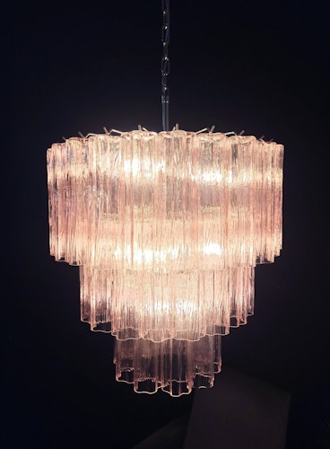 Stor trevånings ljuskrona i Murano rosa