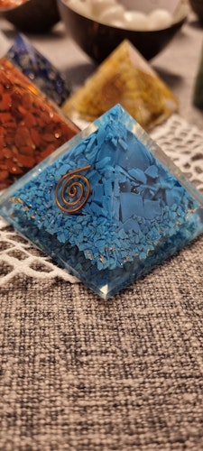 Orgone Reiki Healing Pyramid, turkos 5,5