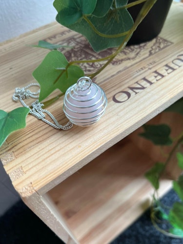 Spiral tumlade hängsmycke, rosékvarts