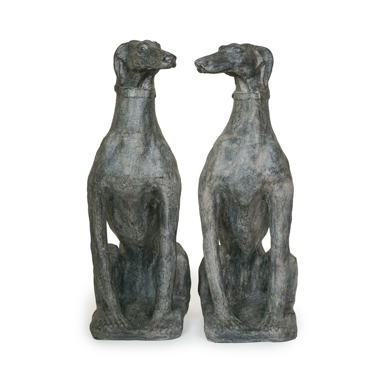 Två greyhoundskulpturer av betong