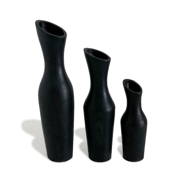 Tre svarta vaser av terrakotta