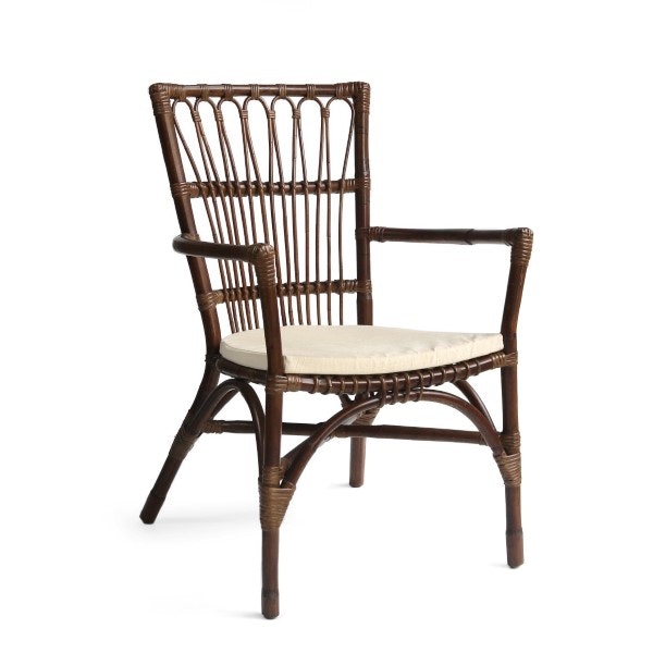 Rottingstol i elegant design – matstol eller loungestol