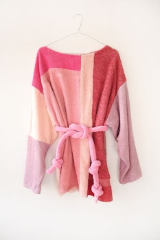 Sweatshirt with belt