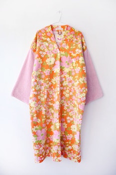 Bathrobe with buttons