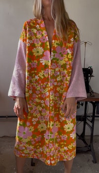 Bathrobe with buttons