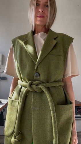 Wool vest with belt