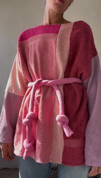 Sweatshirt with belt