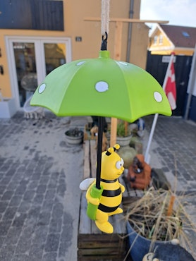 Bi med paraply