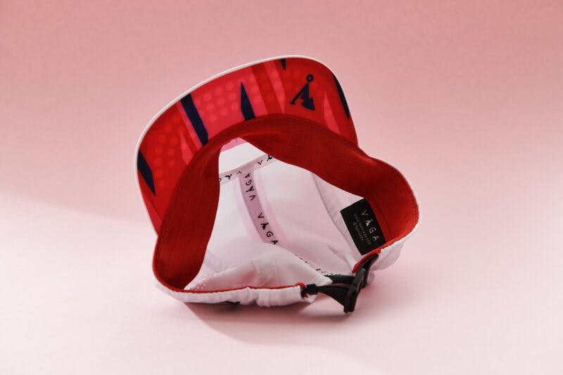 VÅGA Feather Racing Cap White/Neon Pink/Flame Red
