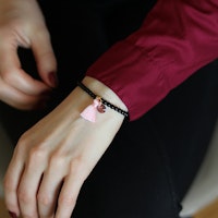 Onyx Armband Med Rosa Tofs - Drömmen S