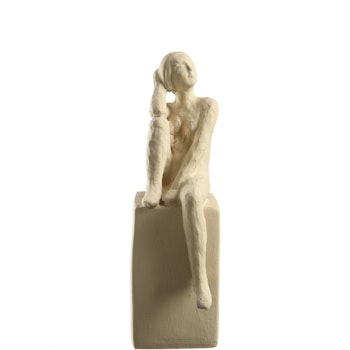 Figur kvinde sidder