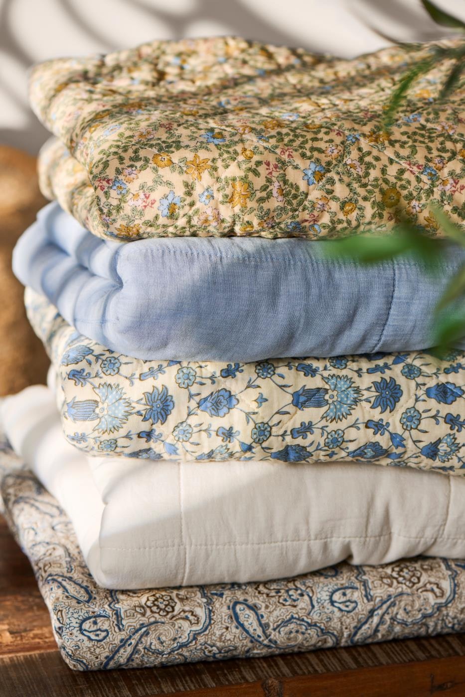 Quilt m/blåt, brunt og sandfarvet paisleymønster