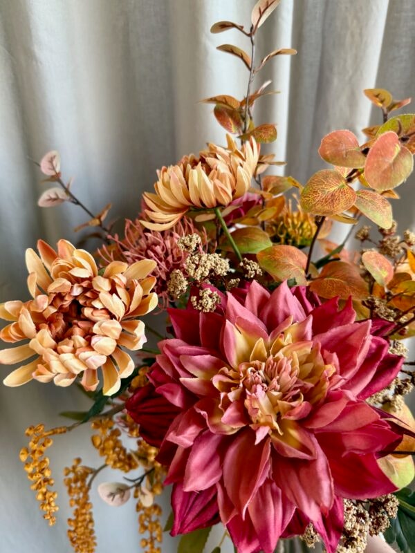 Dahlia lys bordeaux