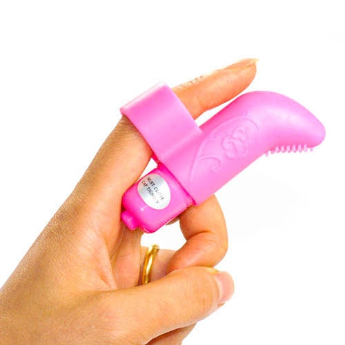 Pink Mini Finger Vibrator  Denna lilla fingervibrator är gjord av mjukt silikon, den har ett band som passar runt fingret och håller det på plats.  Spetsen är vinklad för att hjälpa dig att nå din kli