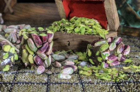 King 1kg مبرومة ملوكية بالفستق
