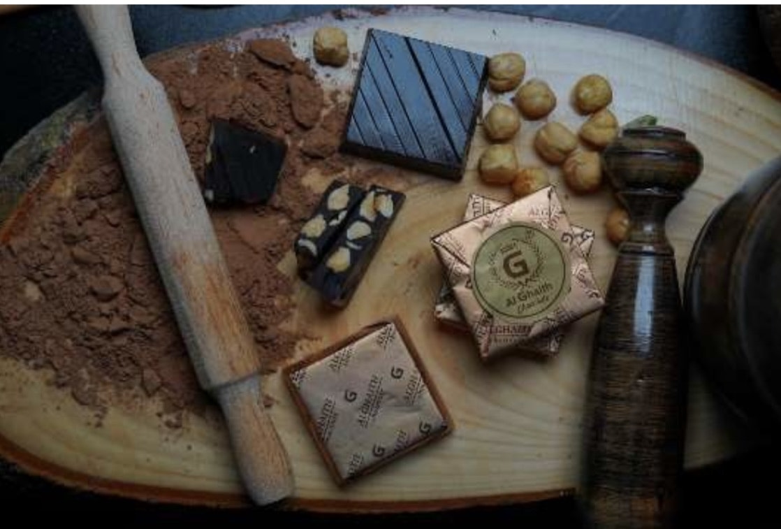 Hasselnøtt Sjokolade Dark 1kg بندق مرة مربعة