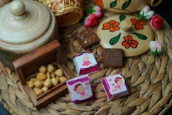 Girl Chocolate 1kg  شوكولا بنت بندق