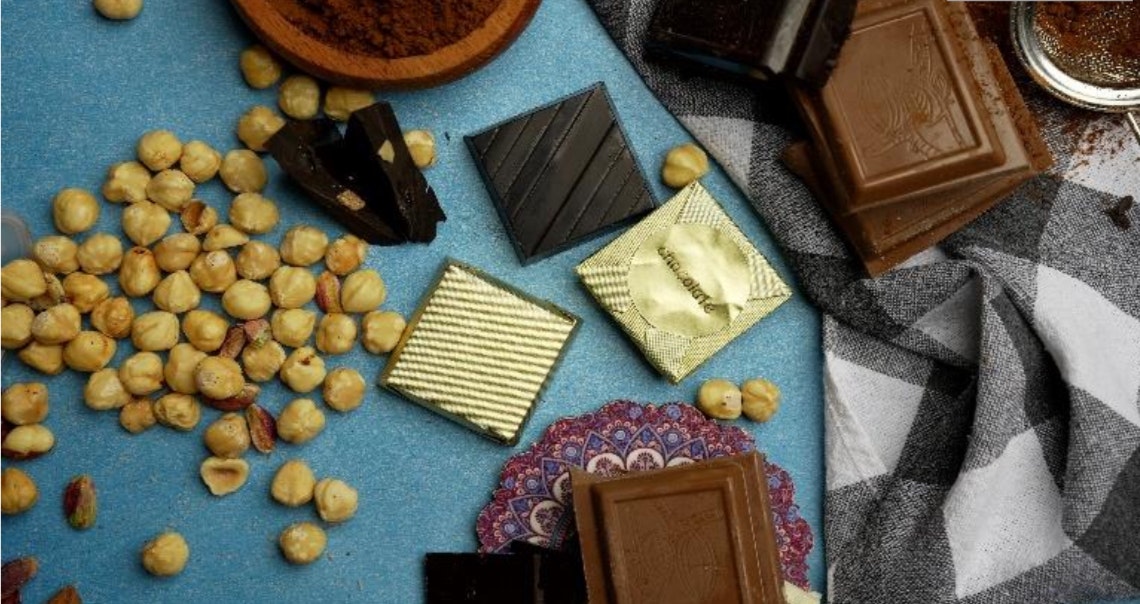 Hasselnøtt Sjokolade Dark 1kg بندق مرة مربعة