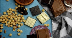 Hasselnøtt Sjokolade Dark 1kg بندق مرة مربعة