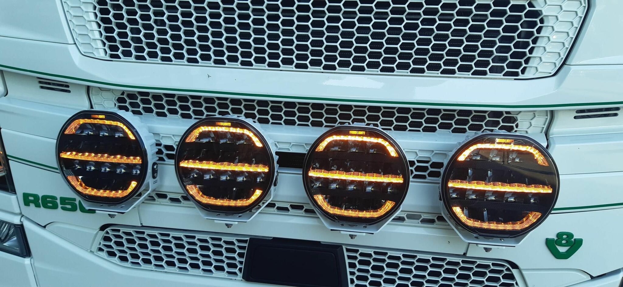 OZZ XR2 9" LED fjernlys Hvit/svart