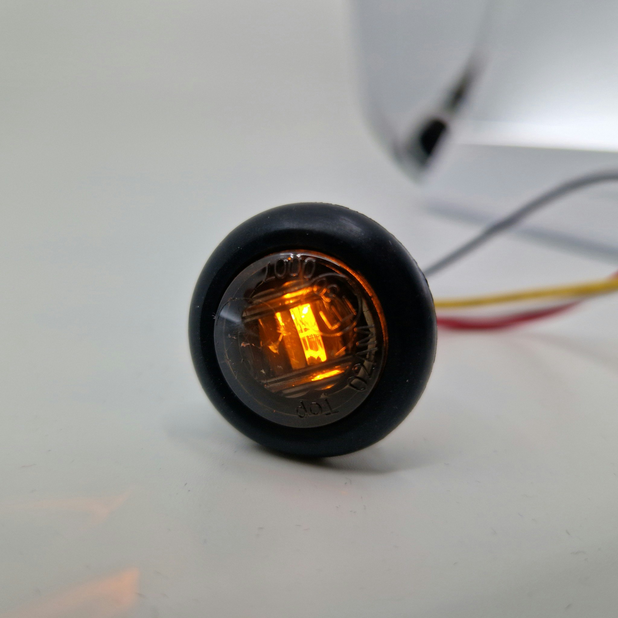 1LED Sotet 3-fargers markeringslys 12/24v 19mm- E-godkjent