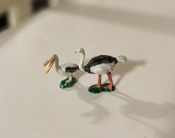 Plastfigurer - Pelikan og struds