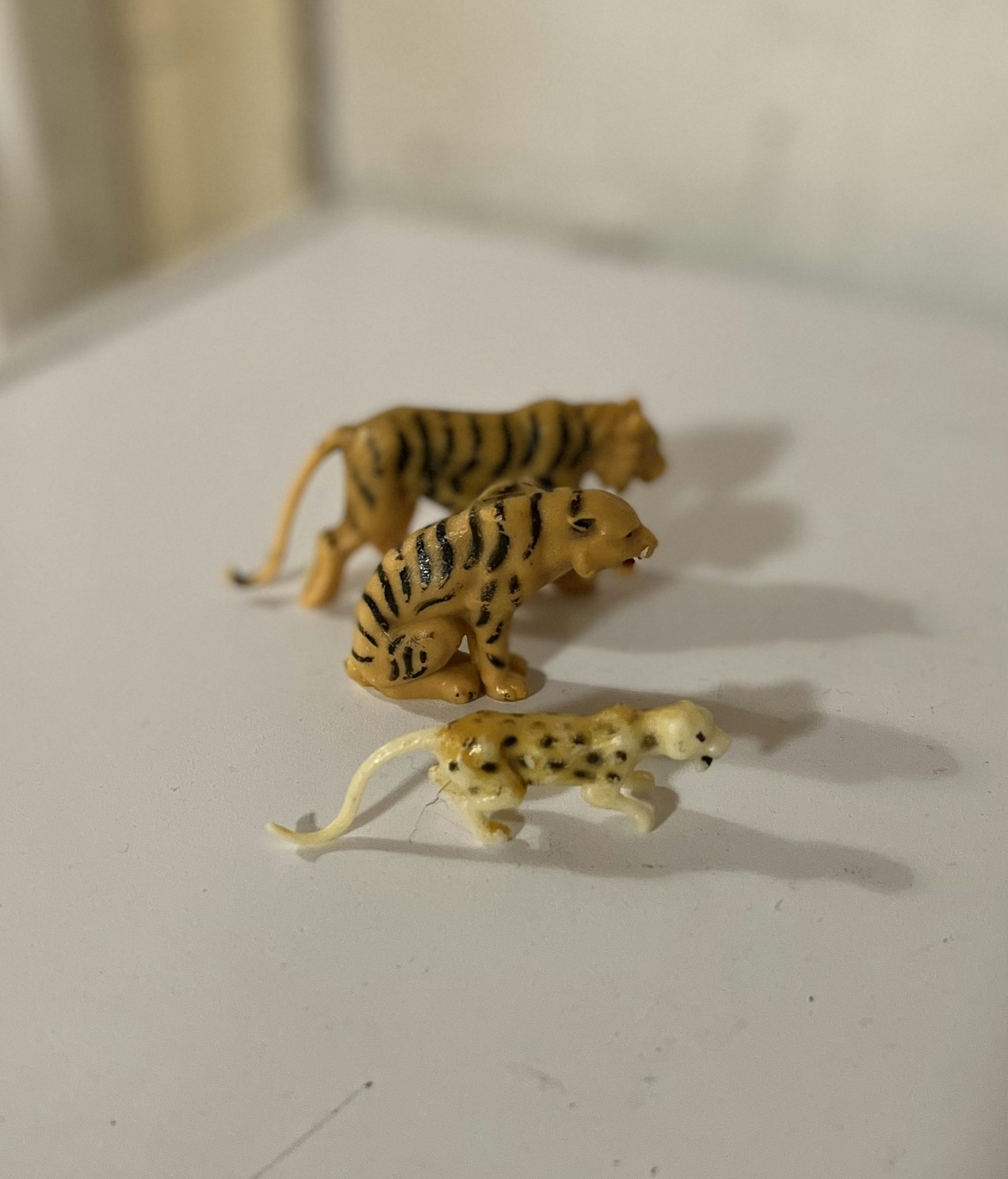 3 kattedyr i plast