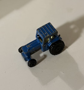 Vintage traktor i metal